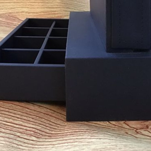 Jewelry Display Case Navy Faux Leather with lock a - Picture 8 of 8